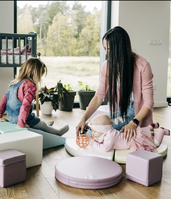 Mother and daughter playing with IGLU blocks